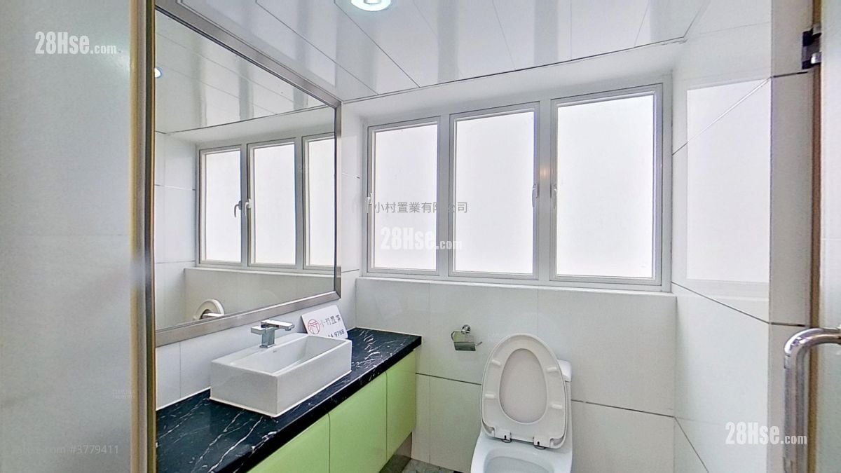 bathroom: Villa Cecil Rental 3 Bedrooms , 2 Bathrooms 962 ft²
