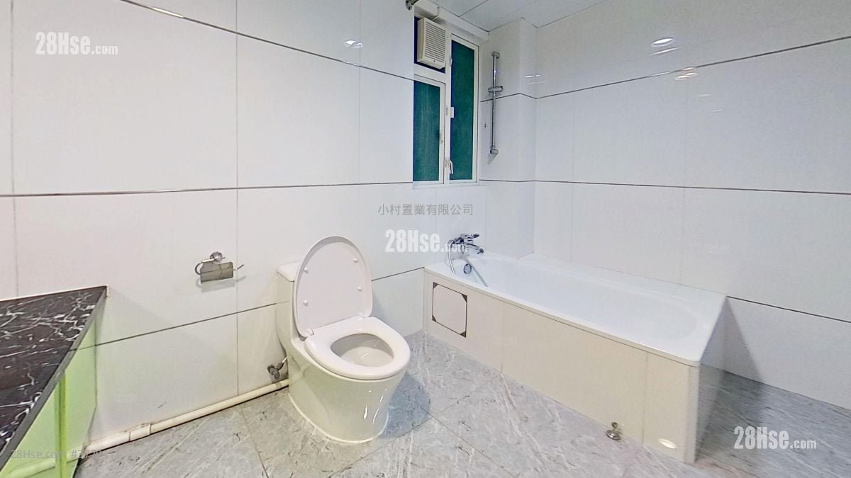 bathroom: Villa Cecil Rental 3 Bedrooms , 2 Bathrooms 962 ft²