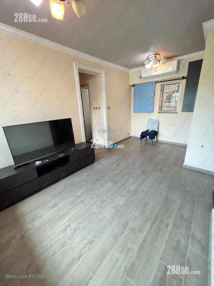 Yoho Town Sell 3 Bedrooms , 1 Bathroom 516 ft²