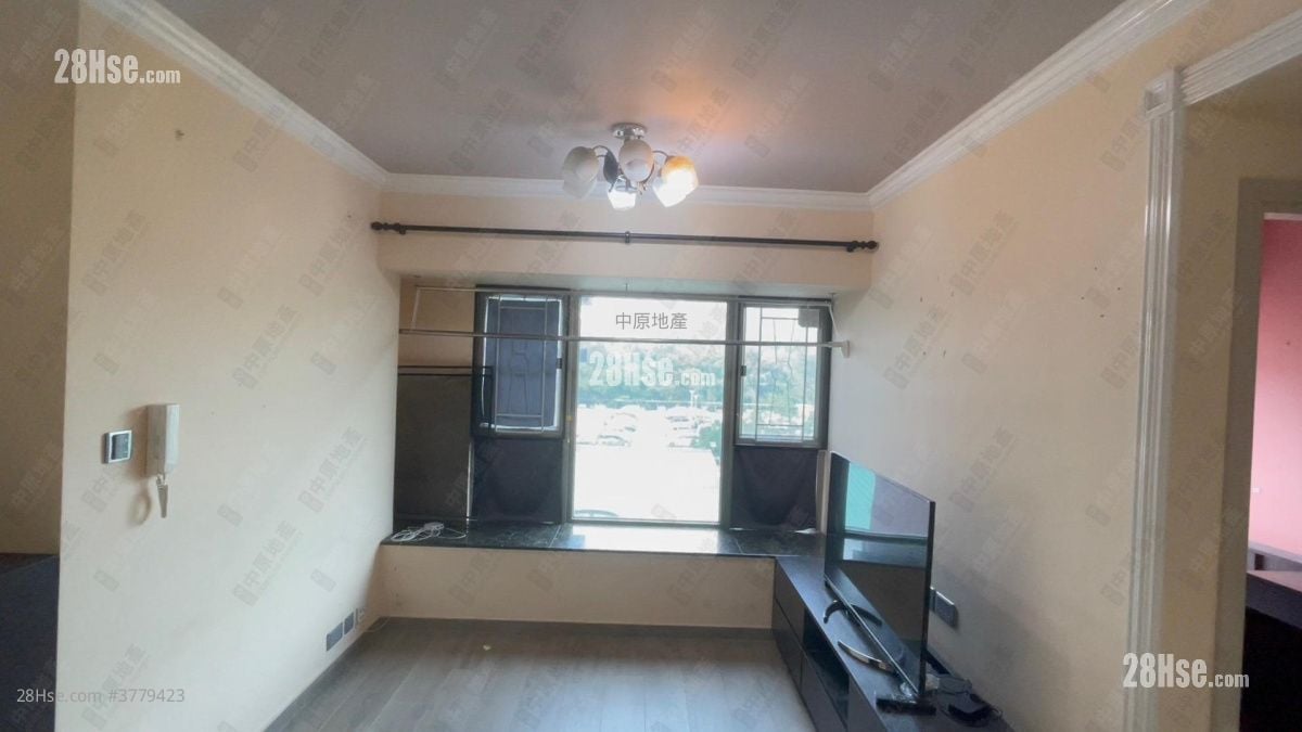 Yoho Town Sell 3 Bedrooms , 1 Bathroom 516 ft²