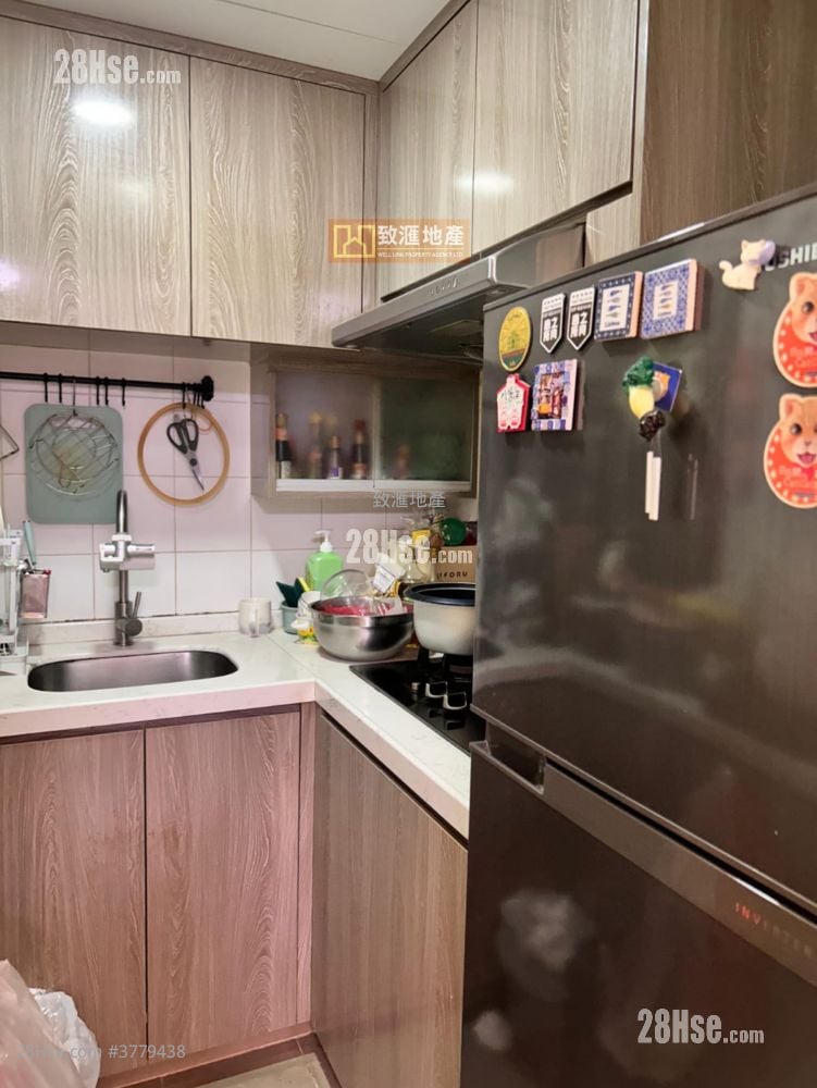 Hoi Lok Court Sell 2 Bedrooms 477 ft²