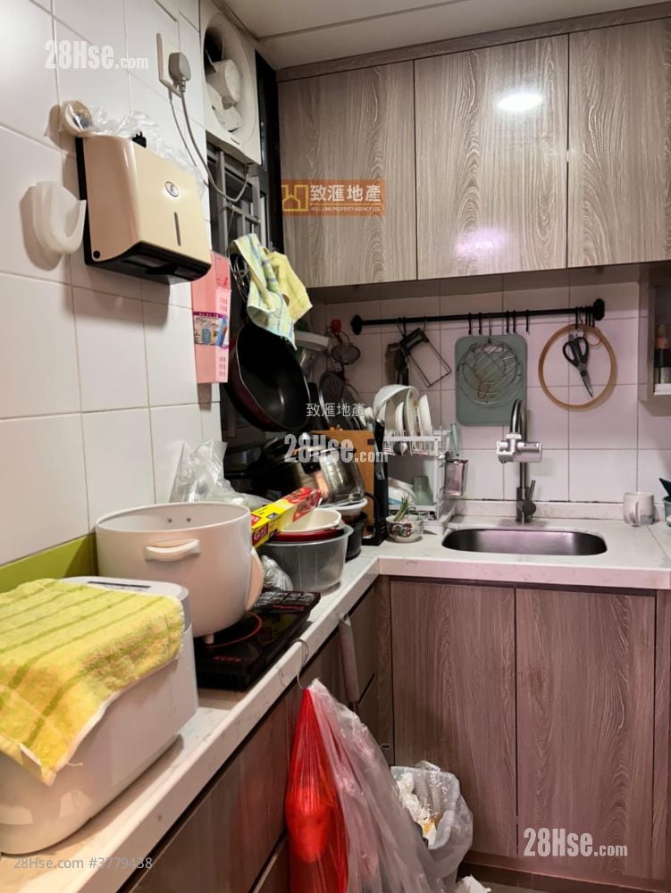 Hoi Lok Court Sell 2 Bedrooms 477 ft²