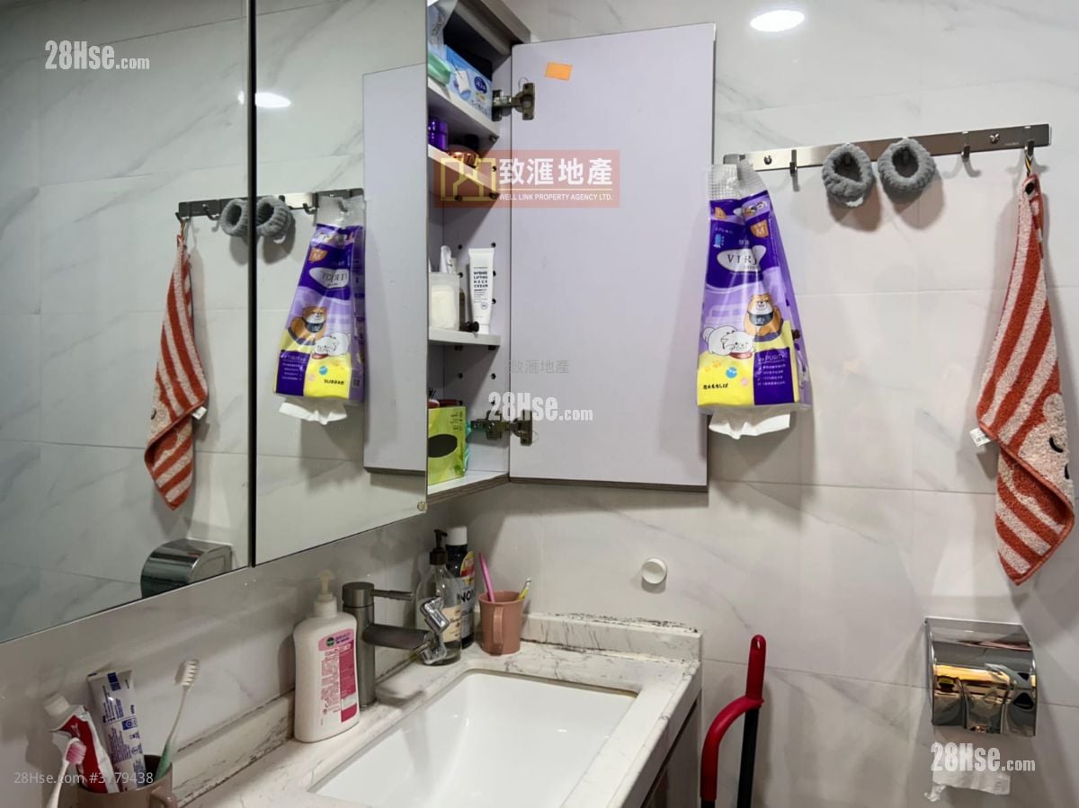 Hoi Lok Court Sell 2 Bedrooms 477 ft²