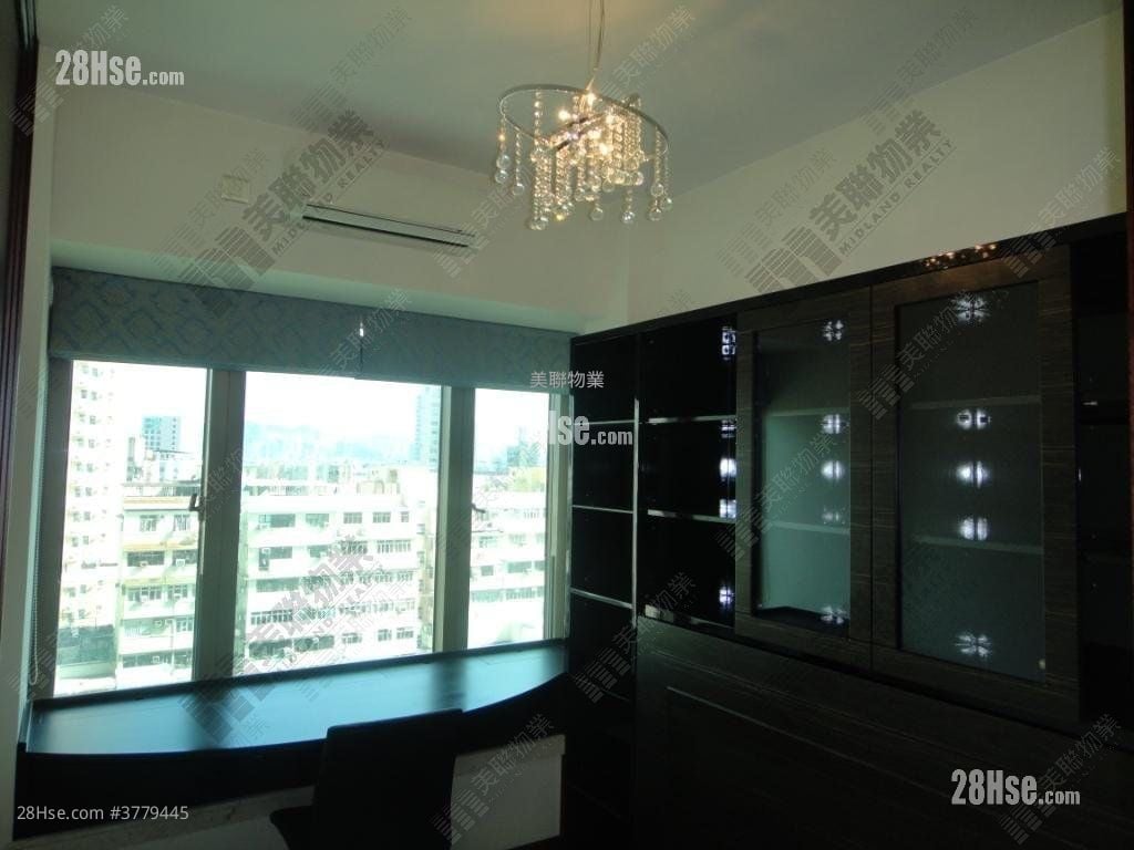 睡房 2: 半山壹号 售盘 3 房 , 3 浴室 1,137 平方尺