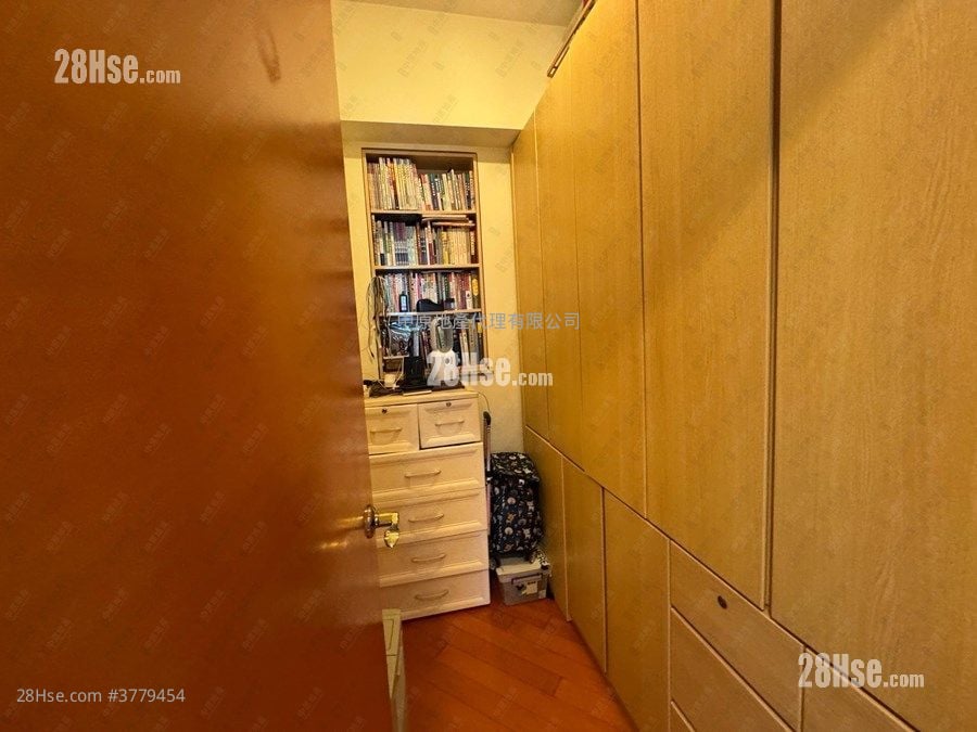 银湖天峰 售盘 3 房 , 2 浴室 762 平方尺