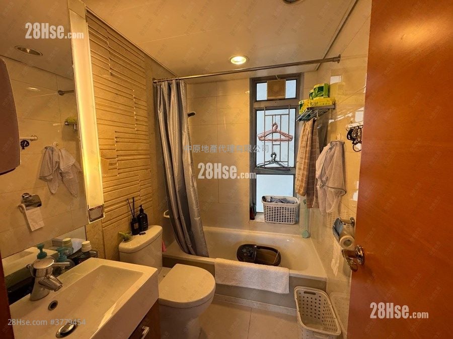 银湖天峰 售盘 3 房 , 2 浴室 762 平方尺