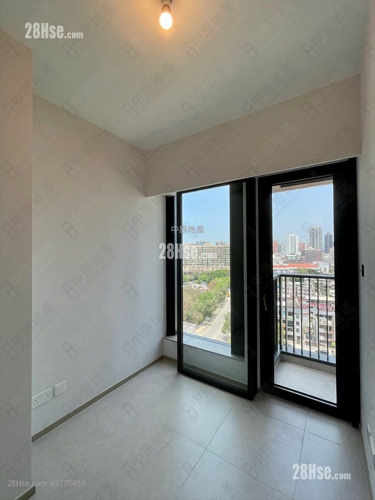 living room: Atrium House Sell 2 Bedrooms 434 ft²