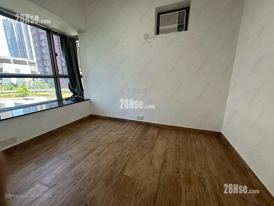 Yoho Town Sell 2 Bedrooms 463 ft²