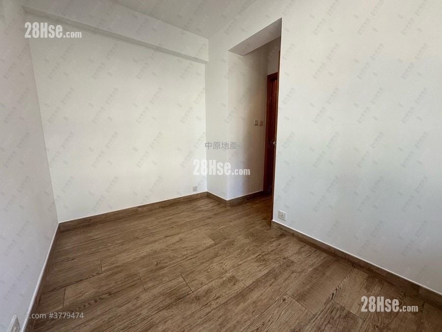 Yoho Town Sell 2 Bedrooms 463 ft²