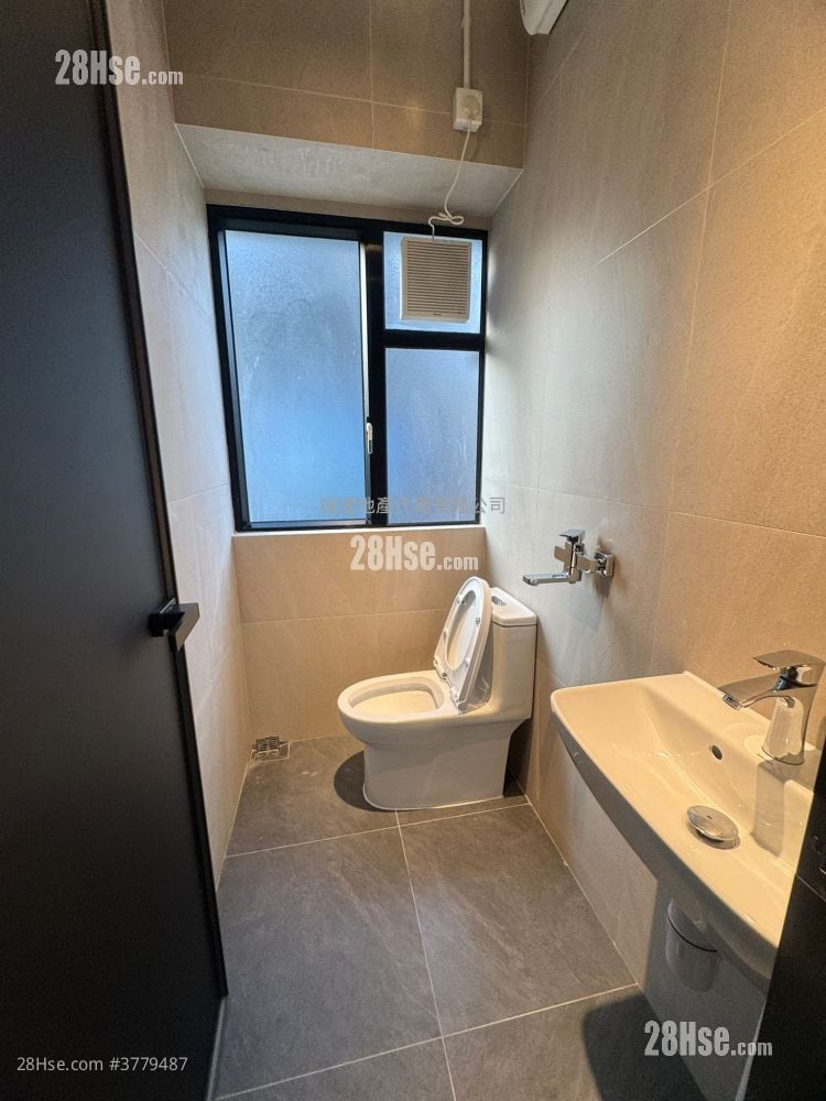 Howard Factory Building Rental Studio , 1 Toilet