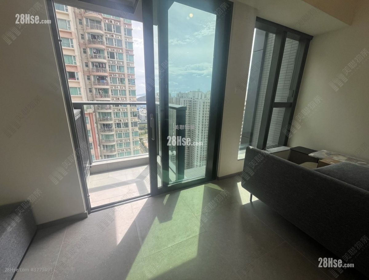 Yoho West Sell 266 ft²