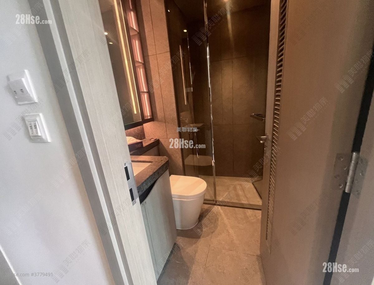 Yoho West Sell 266 ft²