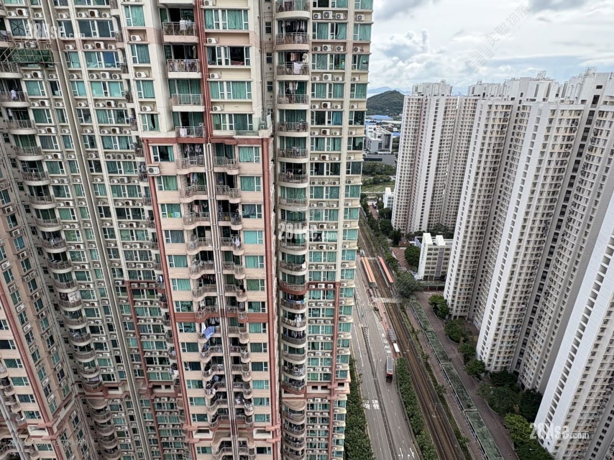 Yoho West Sell 266 ft²