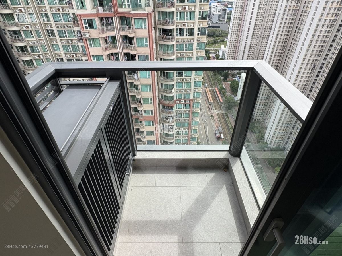 Yoho West Sell 266 ft²