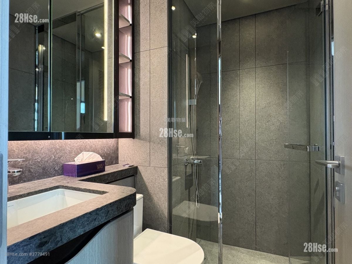 Yoho West Sell 266 ft²