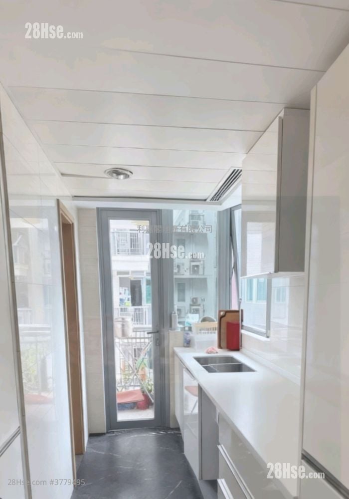 The Riverpark Sell 5+ Bedrooms , 1 Bathroom 1,018 ft²