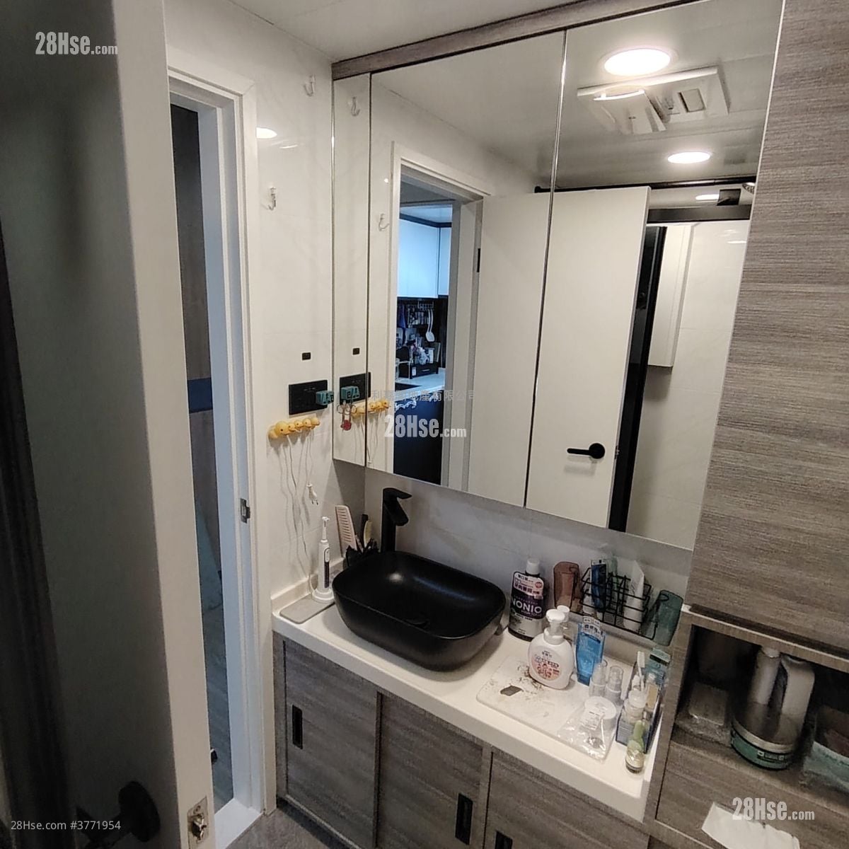 Shan Lai Court Sell 2 Bedrooms 380 ft²