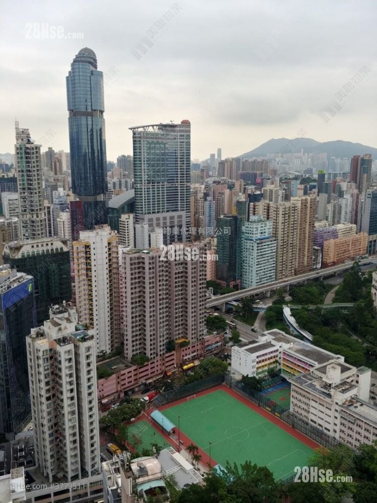 Park Summit Sell Studio 274 ft²