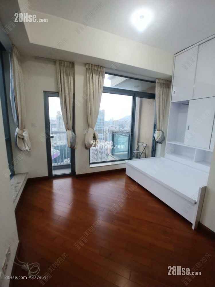 Park Summit Sell Studio 274 ft²