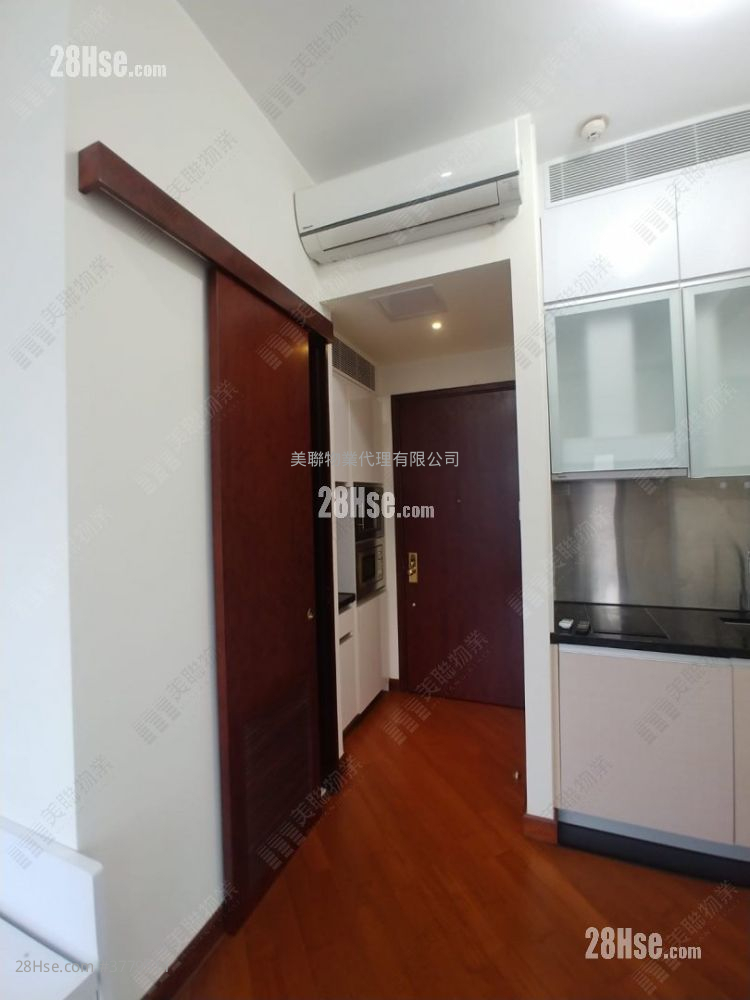 Park Summit Sell Studio 274 ft²