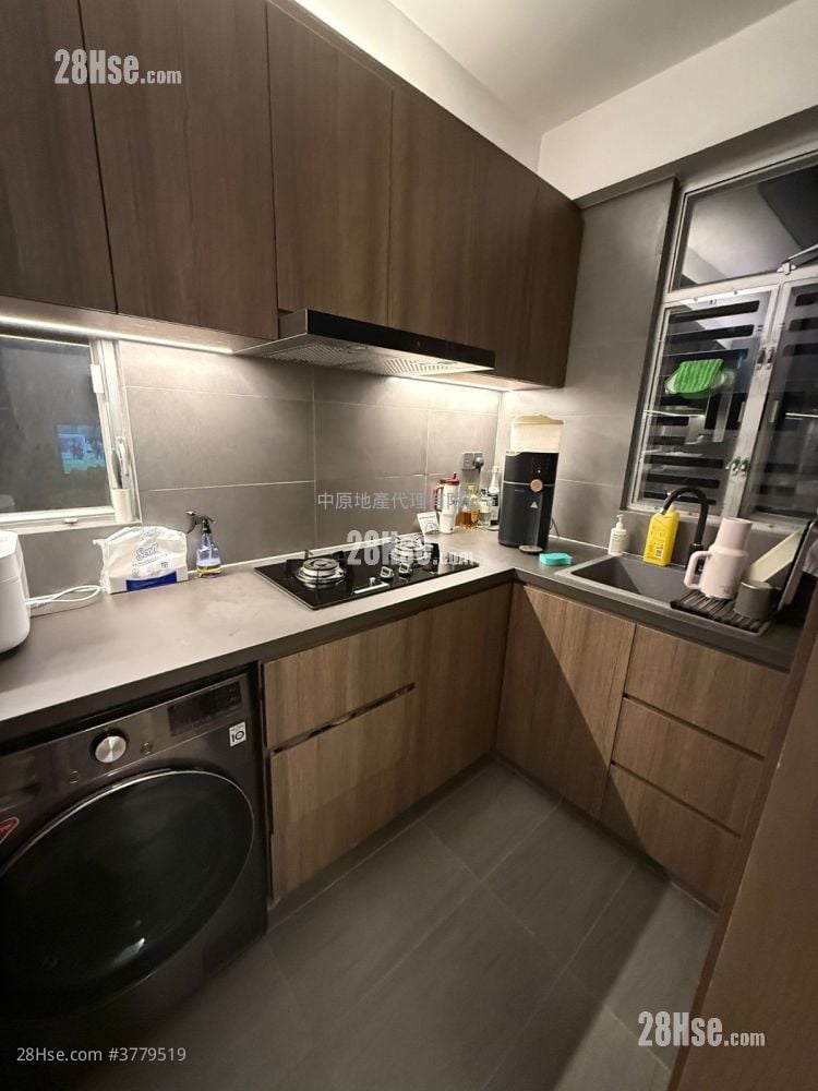 Bauhinia Garden Sell 2 Bedrooms , 1 Bathroom 427 ft²