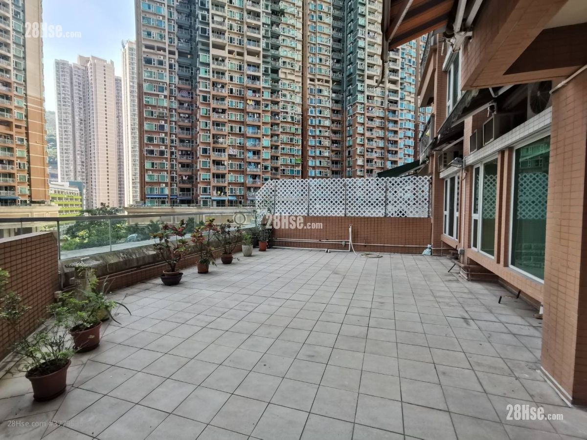 都会駅 售盘 3 房 , 2 浴室 590 平方尺