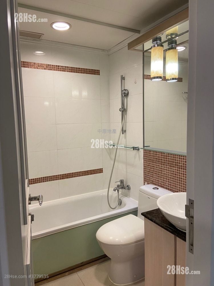 都会駅 售盘 3 房 , 2 浴室 590 平方尺