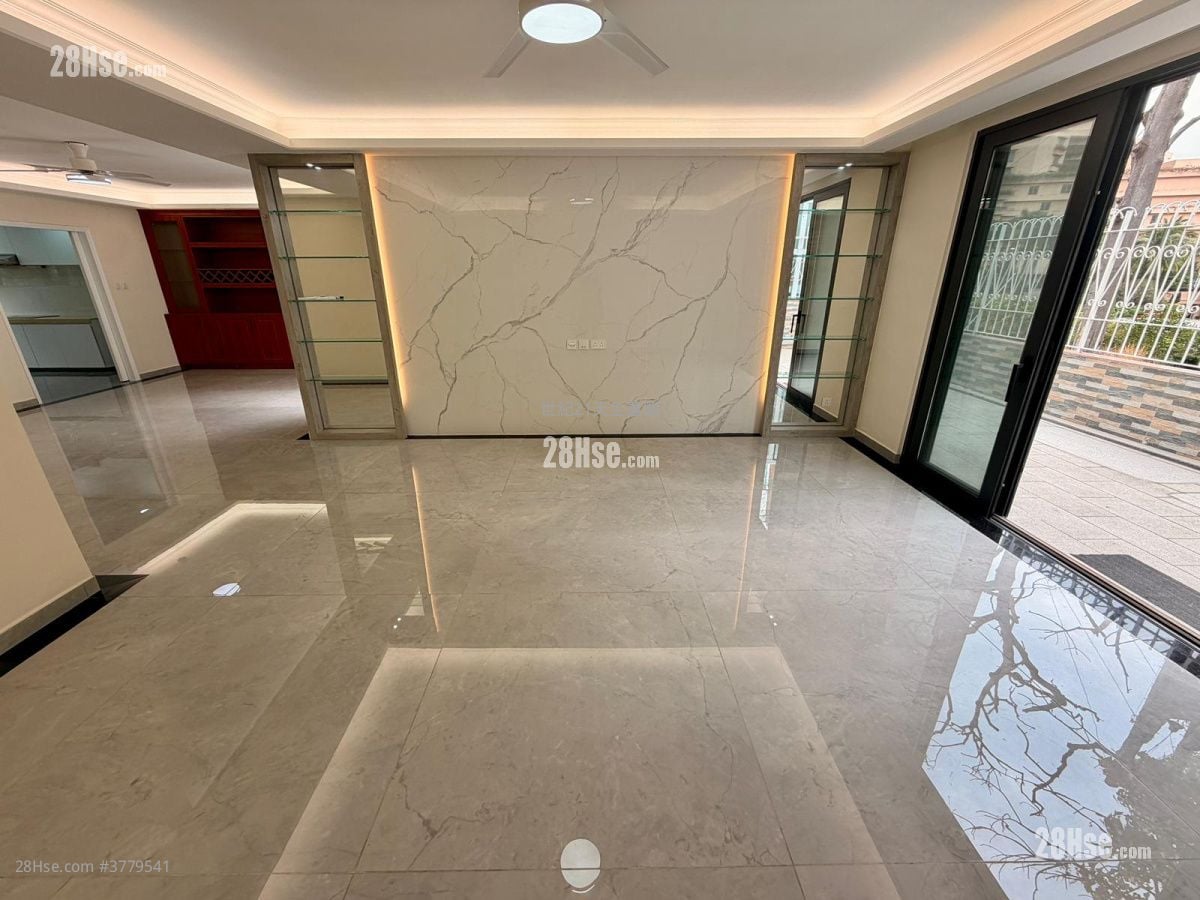 蒙地卡罗别墅 租盘 5+ 房 , 3 浴室 2,044 平方尺