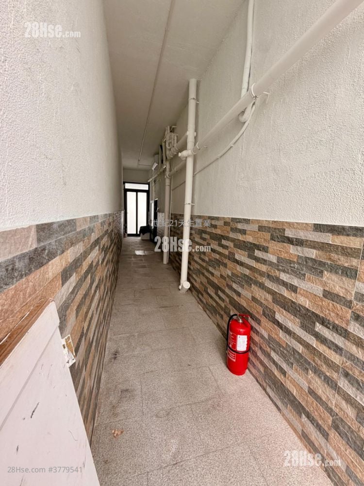 蒙地卡罗别墅 租盘 5+ 房 , 3 浴室 2,044 平方尺