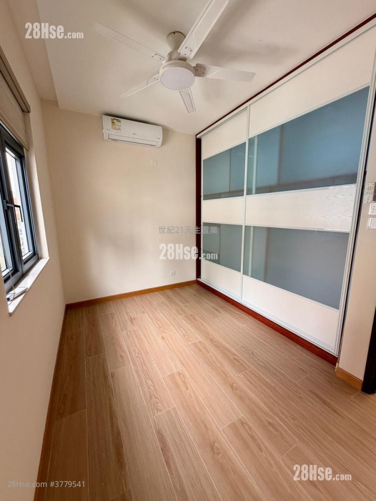 蒙地卡罗别墅 租盘 5+ 房 , 3 浴室 2,044 平方尺