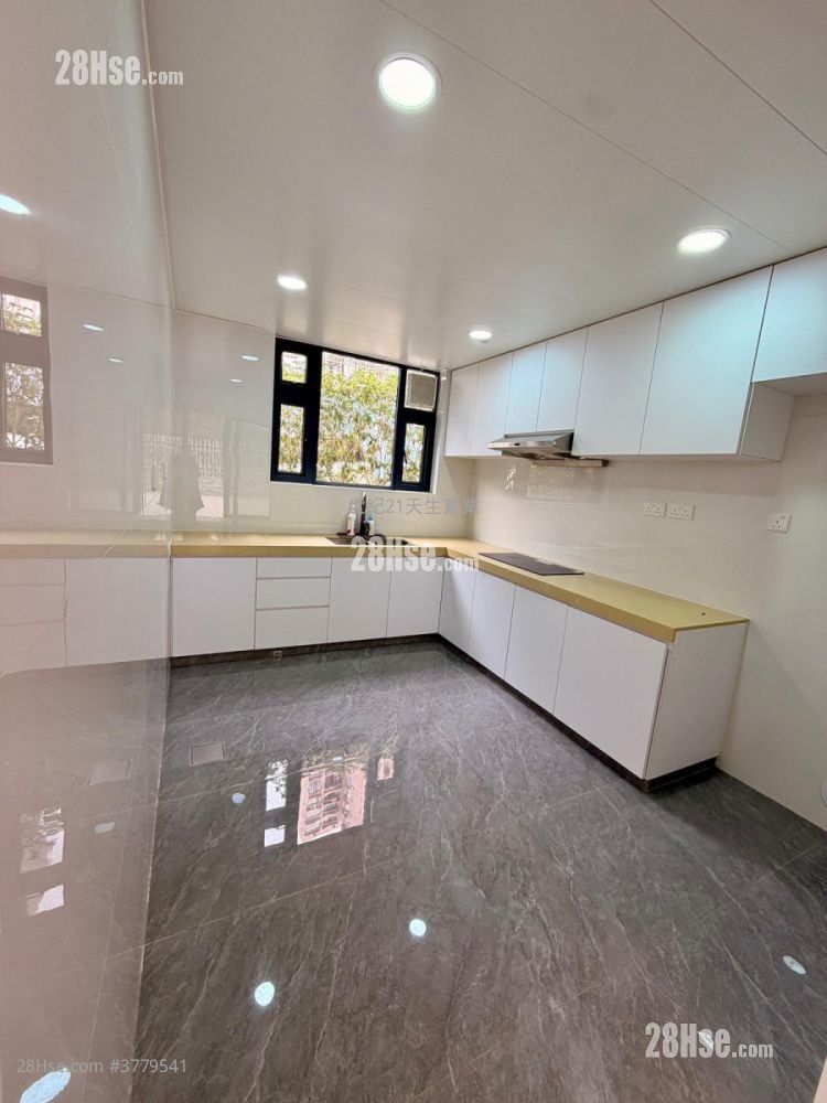 蒙地卡罗别墅 租盘 5+ 房 , 3 浴室 2,044 平方尺