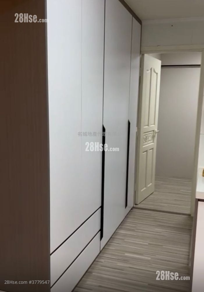 Village Sell 2 Bedrooms , 1 Bathroom 355 ft²