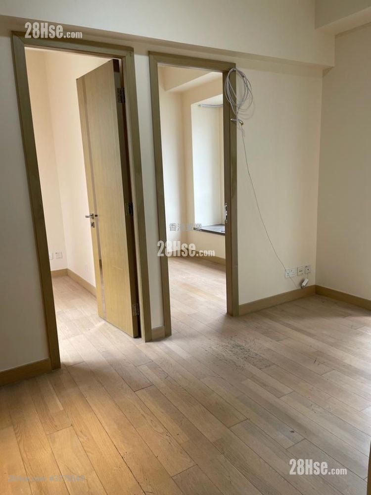 Giovane Sell 2 Bedrooms , 1 Bathroom 340 ft²