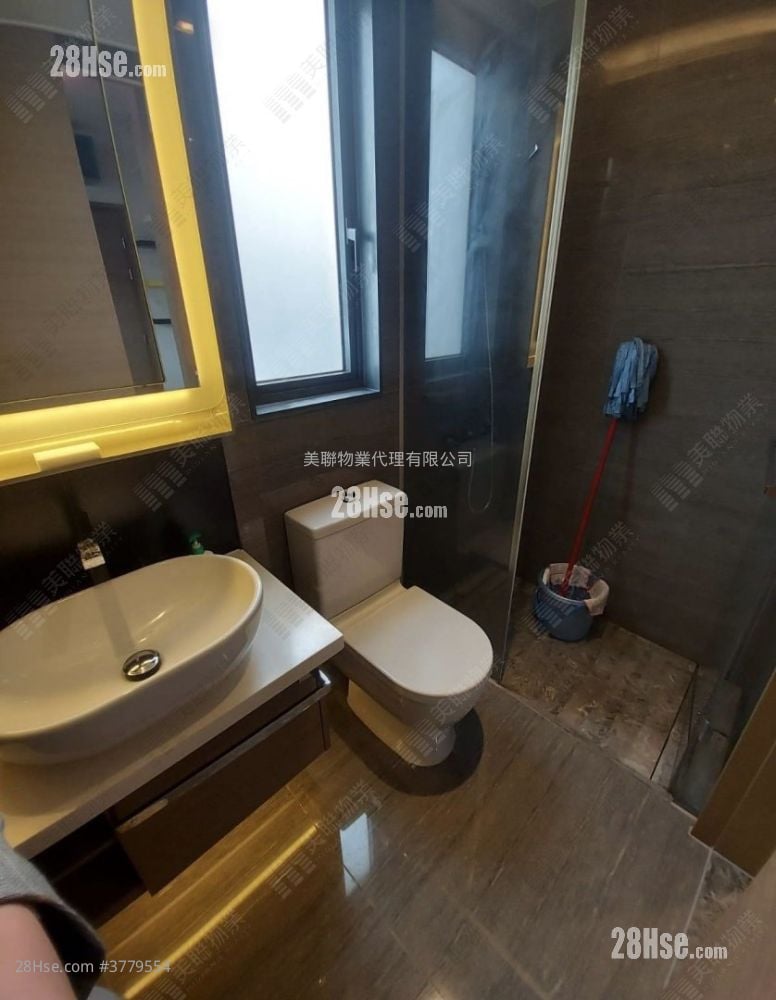 High One Sell 220 ft²