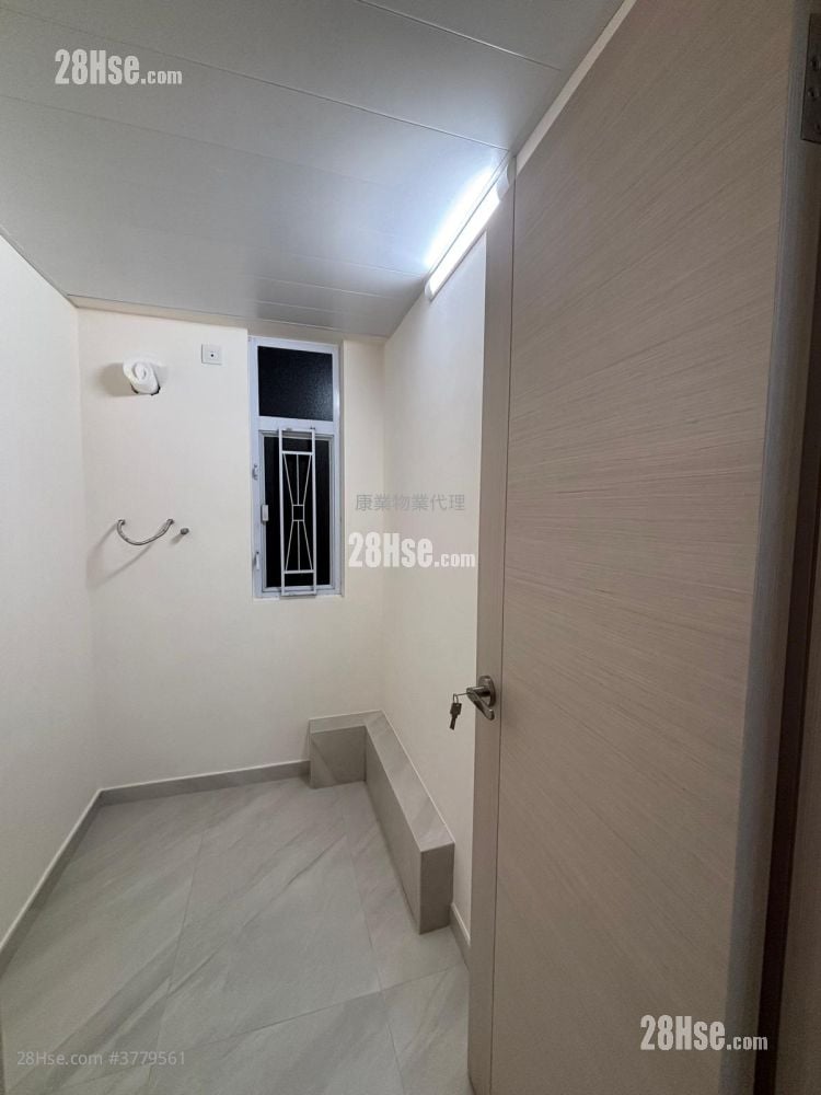 怡安阁 租盘 3 房 566 平方尺