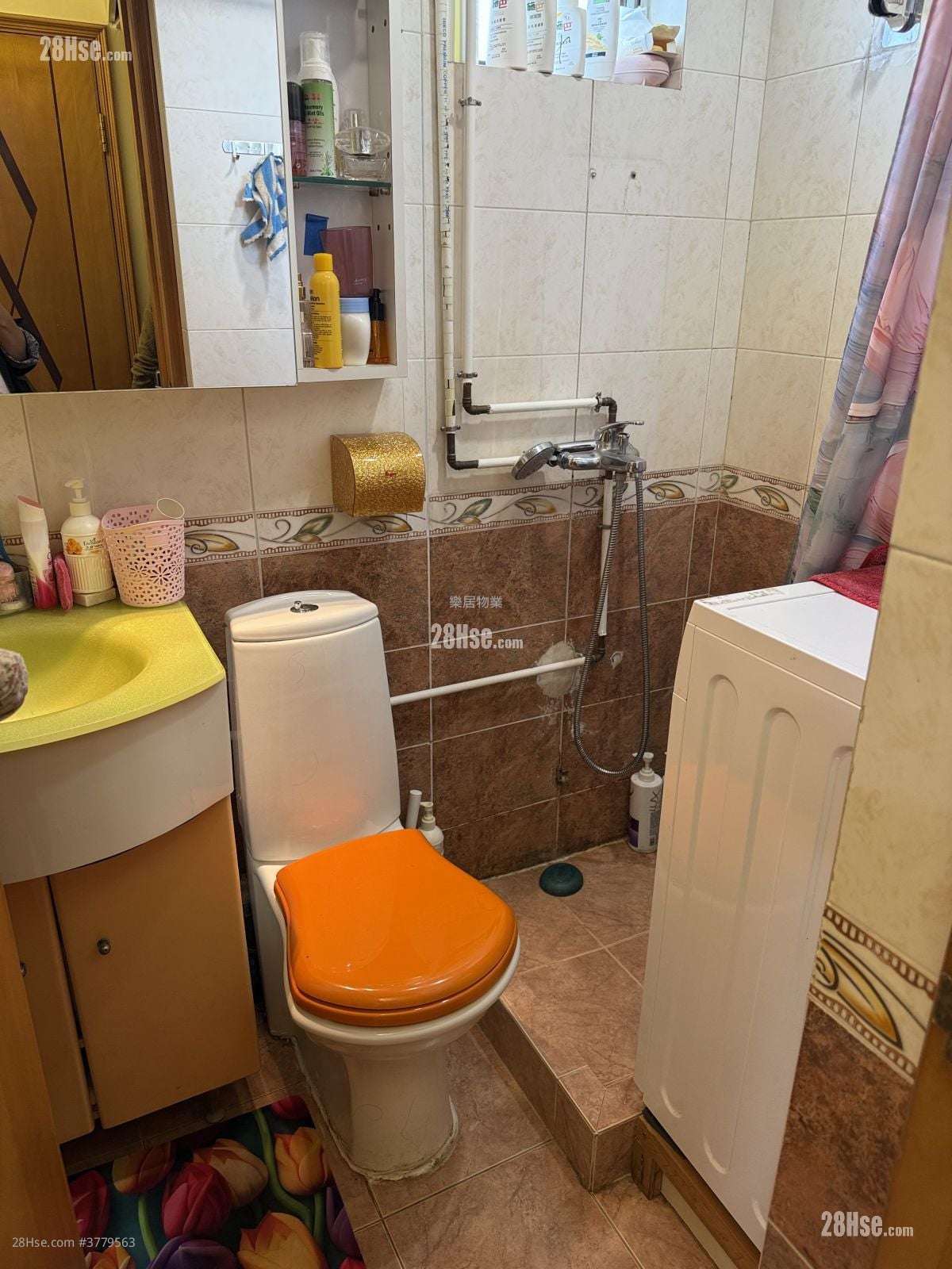 Lun Fung Court Sell 2 Bedrooms , 1 Bathroom 440 ft²