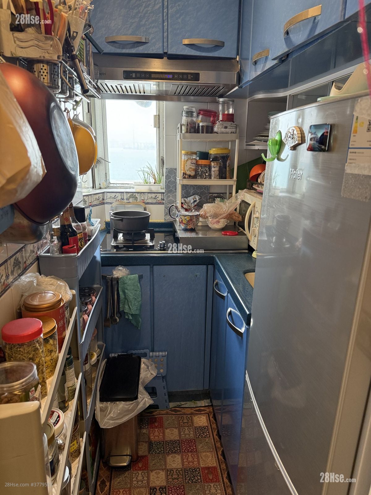 Lun Fung Court Sell 2 Bedrooms , 1 Bathroom 440 ft²