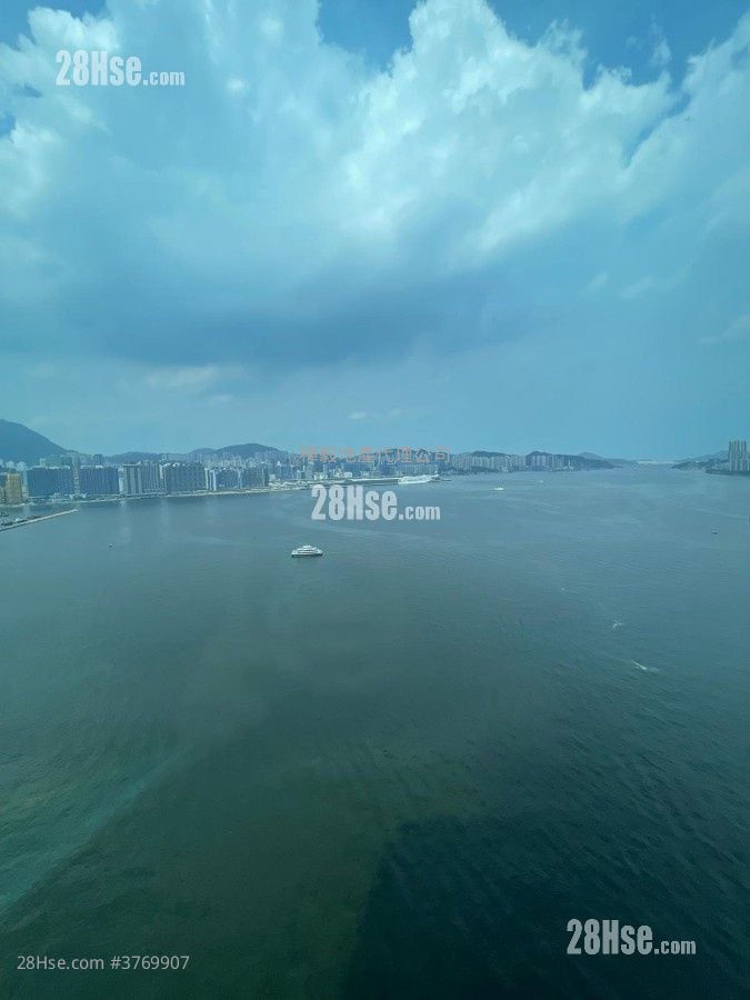 Harbourfront Landmark Sell 4 Bedrooms , 3 Bathrooms 1,420 ft²