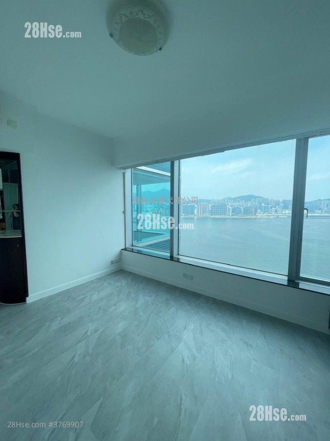 Harbourfront Landmark Sell 4 Bedrooms , 3 Bathrooms 1,420 ft²