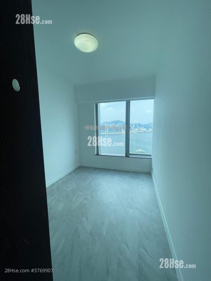 Harbourfront Landmark Sell 4 Bedrooms , 3 Bathrooms 1,420 ft²