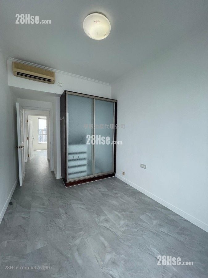 Harbourfront Landmark Sell 4 Bedrooms , 3 Bathrooms 1,420 ft²