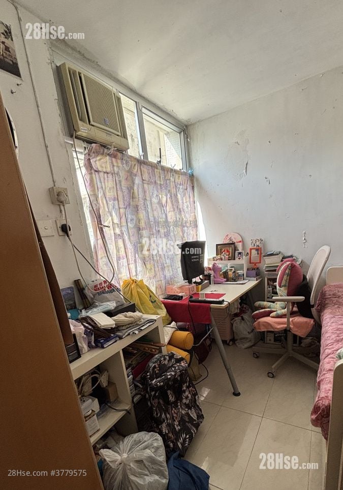 李郑屋邨 售盘 2 房 , 1 浴室 436 平方尺