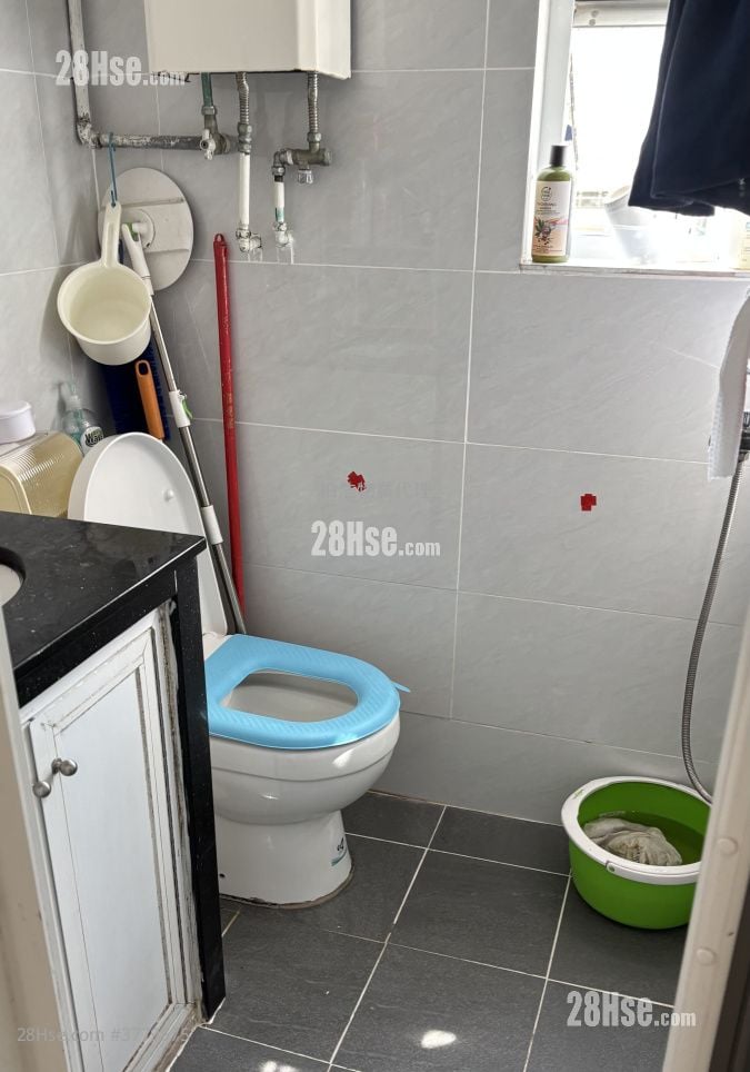 李郑屋邨 售盘 2 房 , 1 浴室 436 平方尺