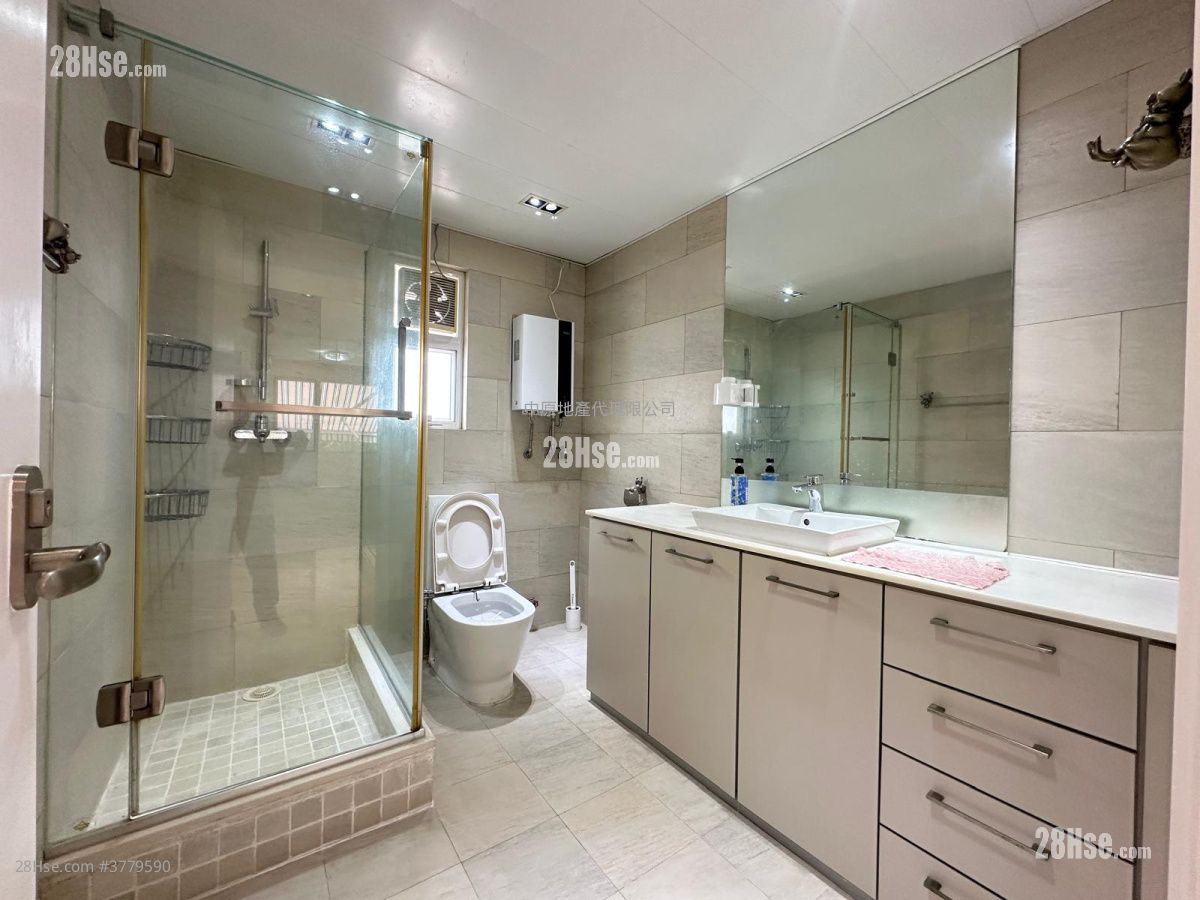 Fairview Park Sell 3 Bedrooms , 2 Bathrooms 1,035 ft²