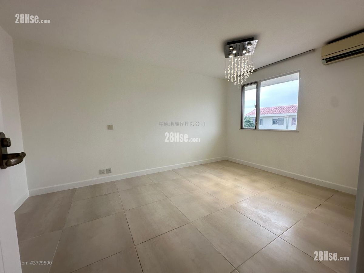 Fairview Park Sell 3 Bedrooms , 2 Bathrooms 1,035 ft²