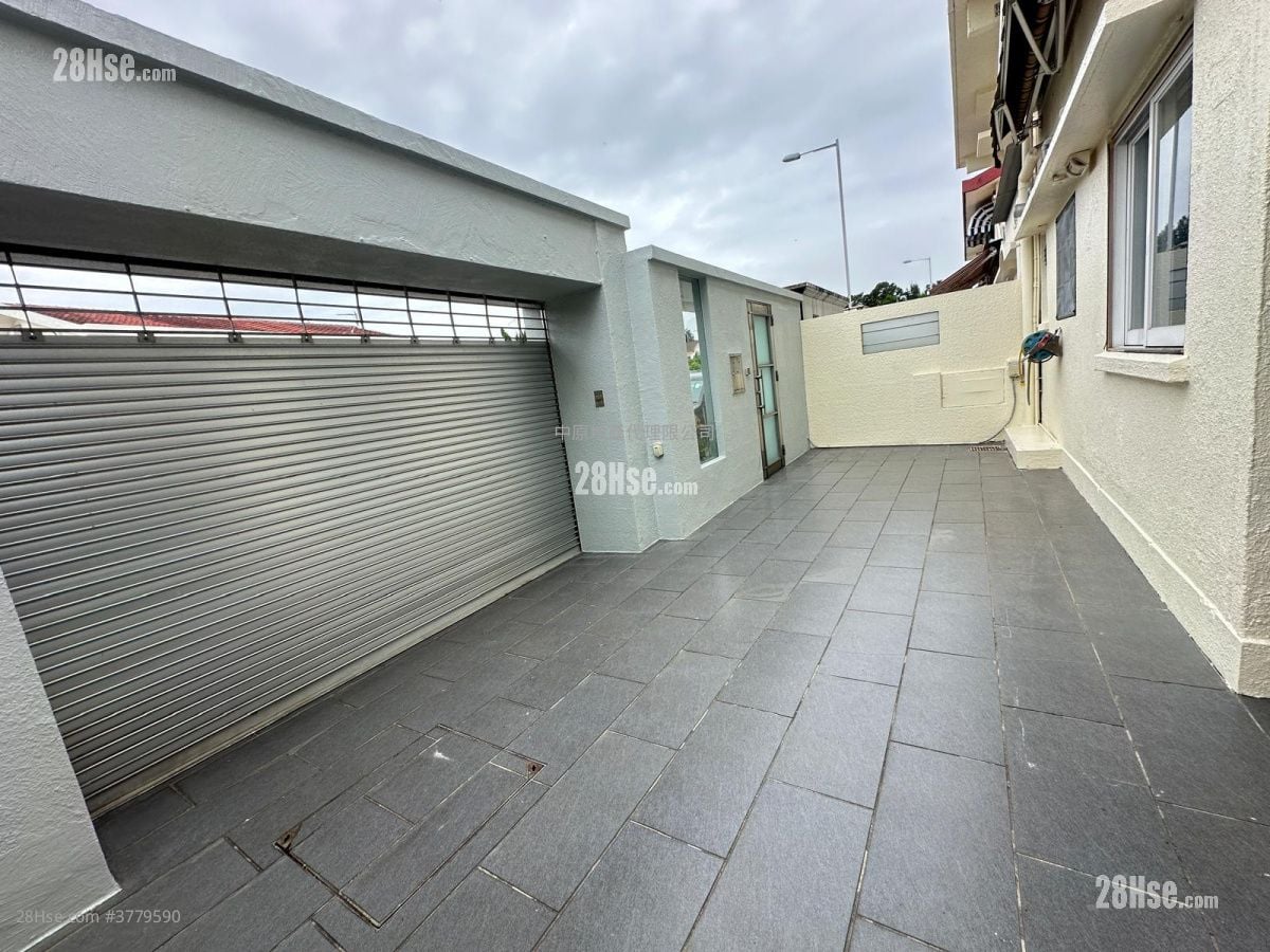 Fairview Park Sell 3 Bedrooms , 2 Bathrooms 1,035 ft²