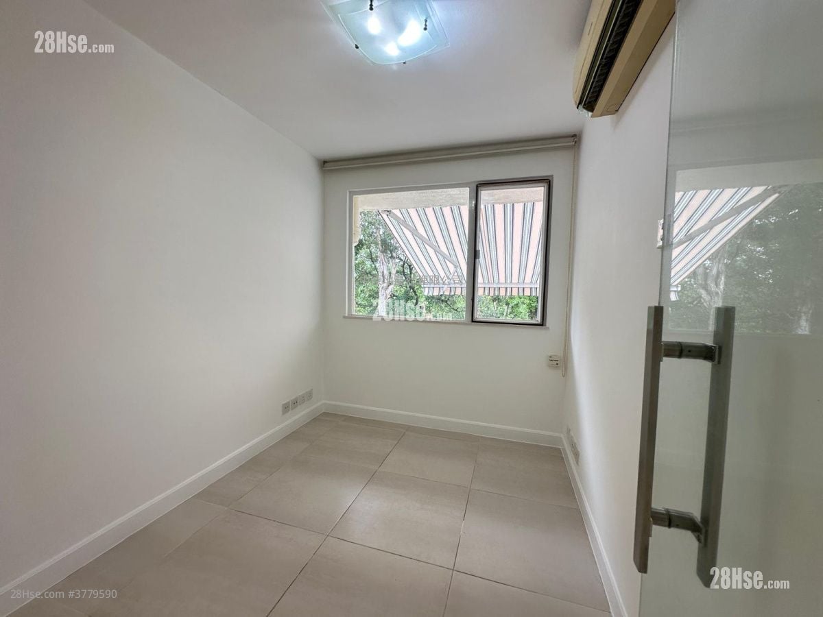 Fairview Park Sell 3 Bedrooms , 2 Bathrooms 1,035 ft²