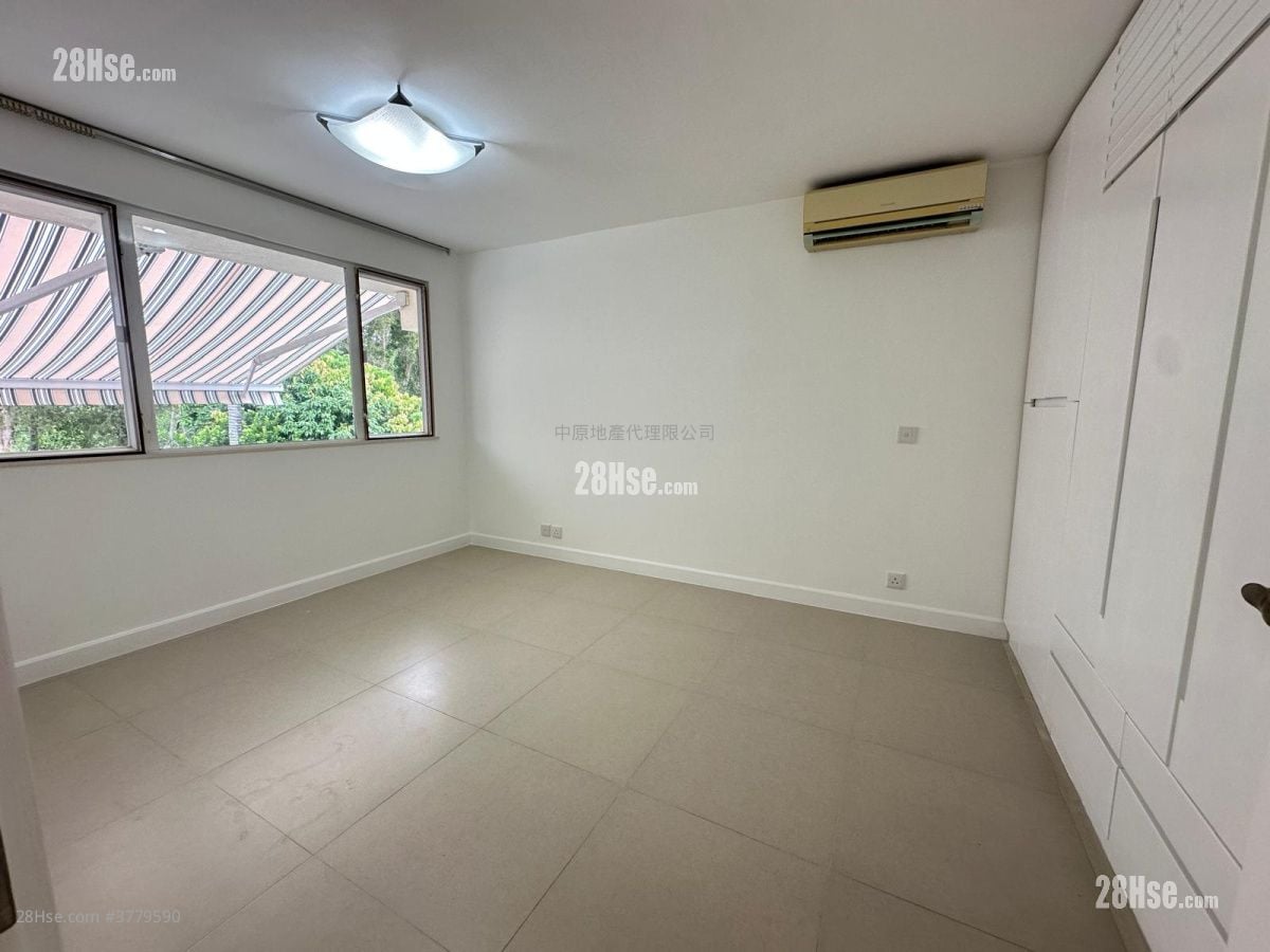 Fairview Park Sell 3 Bedrooms , 2 Bathrooms 1,035 ft²