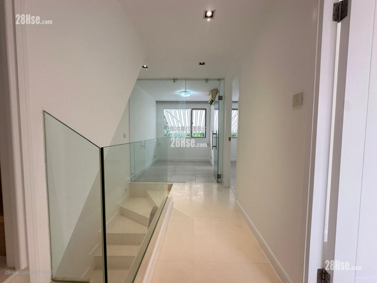 Fairview Park Sell 3 Bedrooms , 2 Bathrooms 1,035 ft²