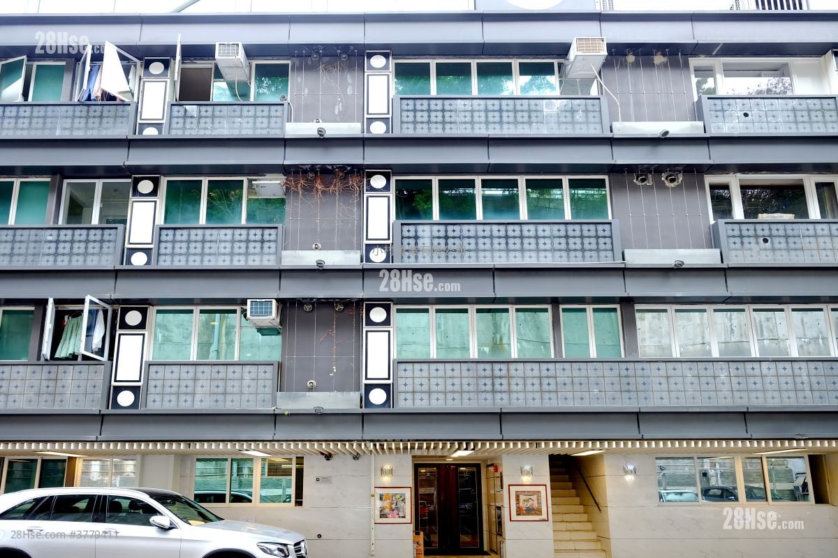 building outlook: Villa Cecil Rental 3 Bedrooms , 2 Bathrooms 962 ft²